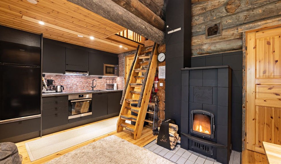 UnelmaPirkelo keittiö ja portaat yläkertaan