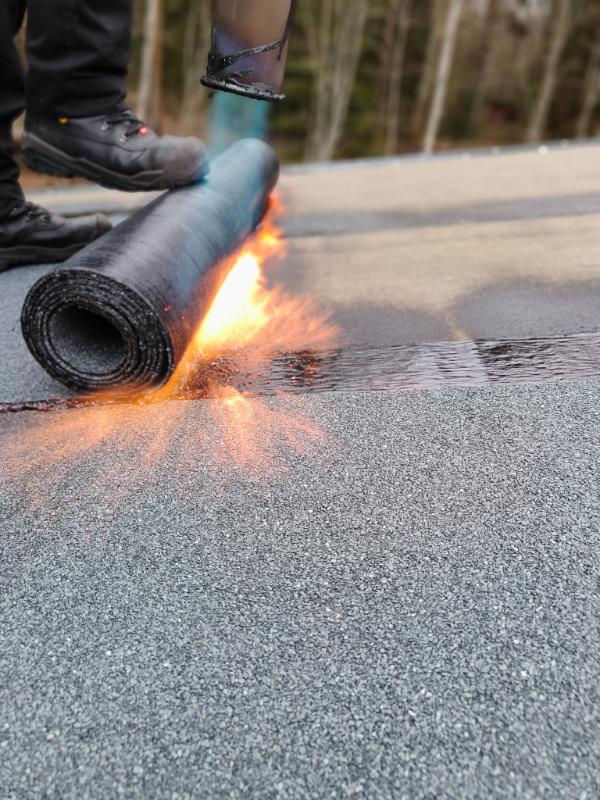 Huopakaton asennus hitsaamalla