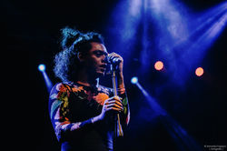 Liniker e os Caramelows