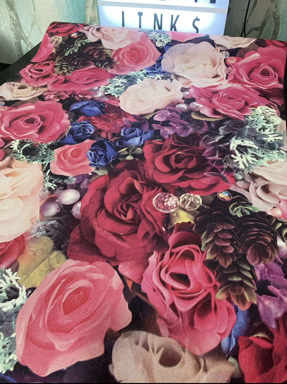 縮圖：Red Multiple Flower Design 