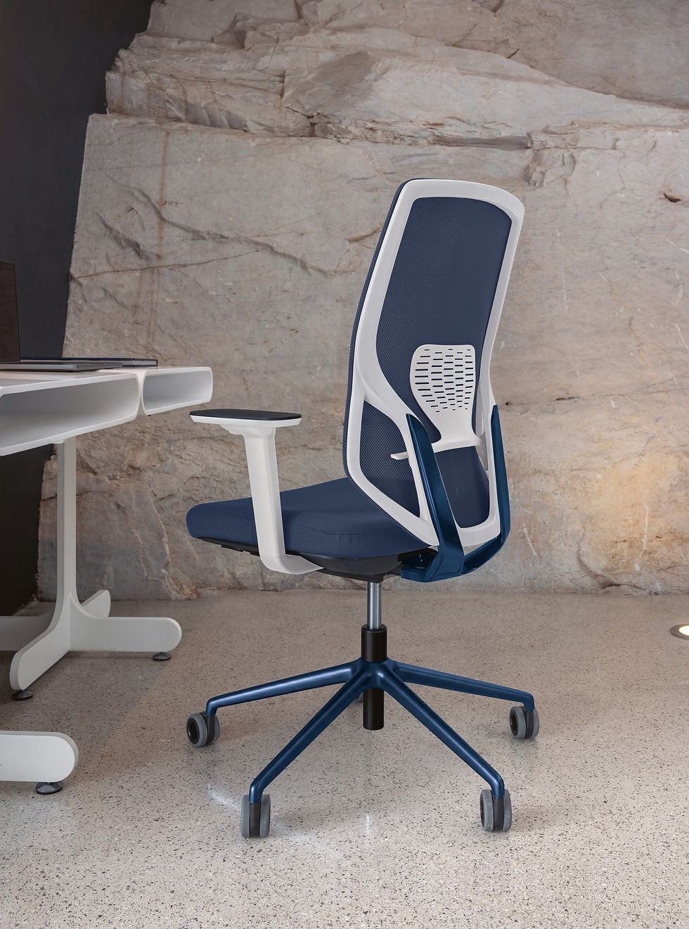 Thumbnail: Overland Managerial Chair