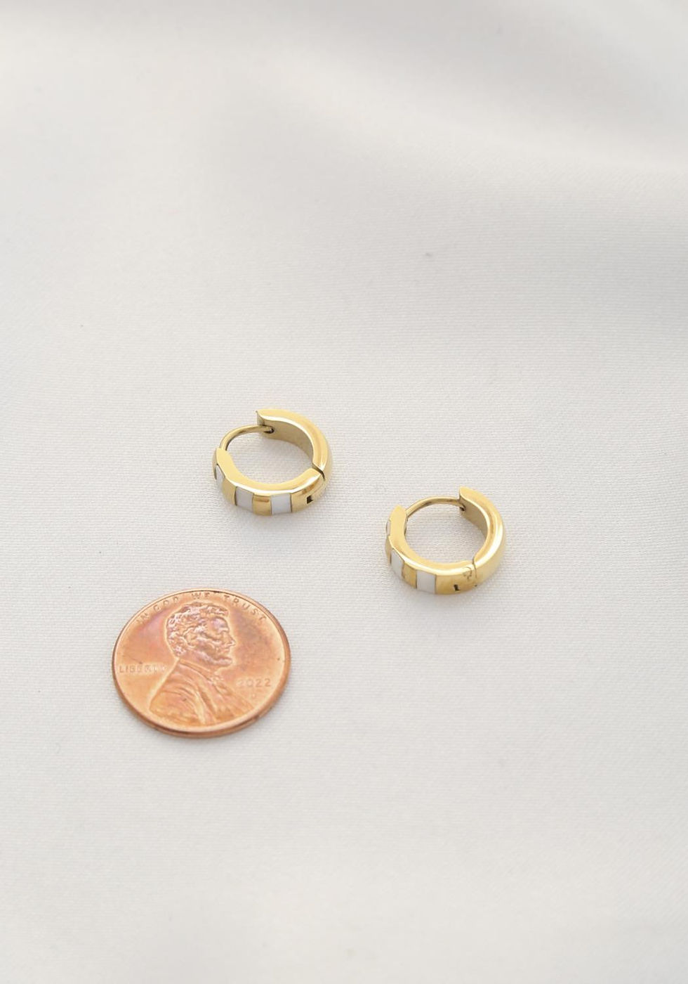 Thumbnail: Stripe Metal Huggie Earring