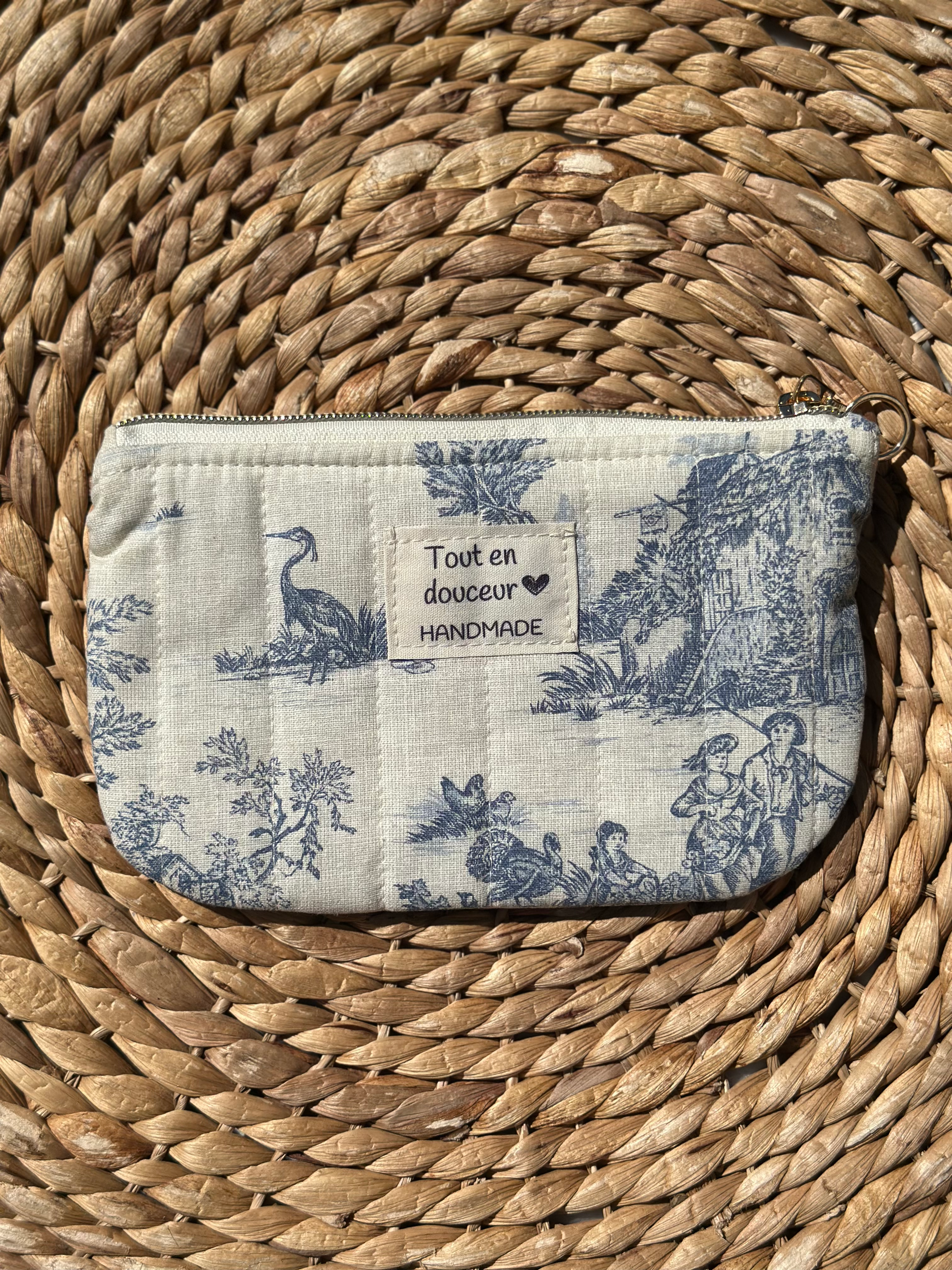 Pochette matelassée en toile de jouy bleue (S) 