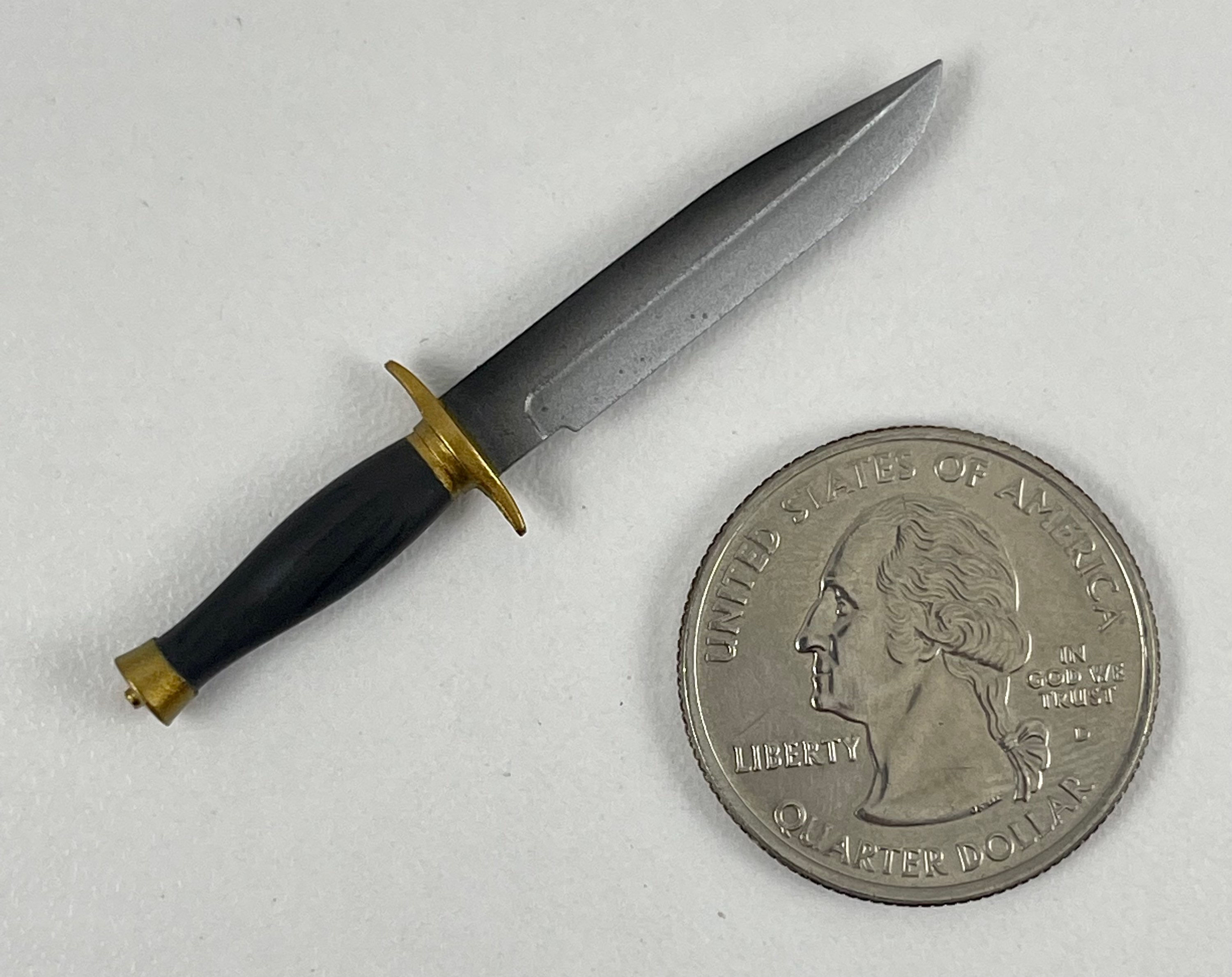 Damtoys Resident Evil 2 Leon S. Kennedy Combat Knife 1/6 Scale Weapon Accessory