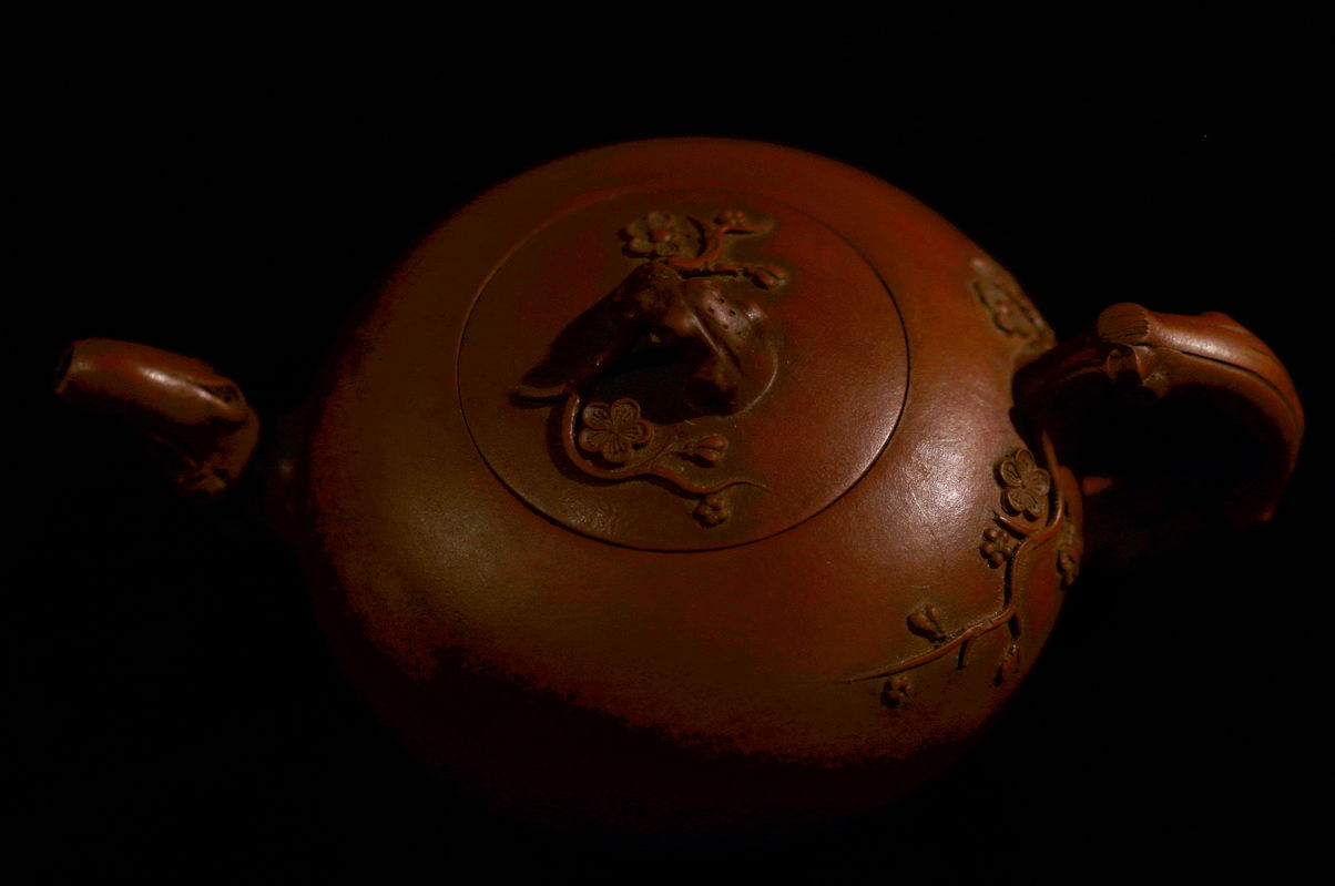 梅蓋紫砂壺	Plum-Cover Purple Pottery Teapot