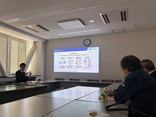 外国人材雇用に関する理解促進を目的とした社内研修の様子