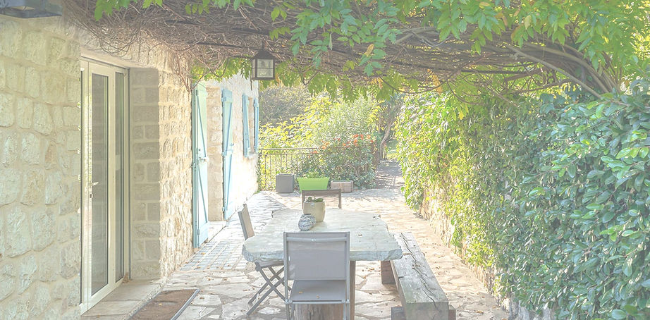 terrasse murs en pierre