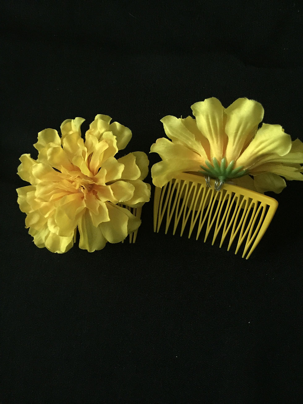 YELLOW FLOWER COMBS (SET OF 2)