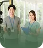 男女のジムトレーナー