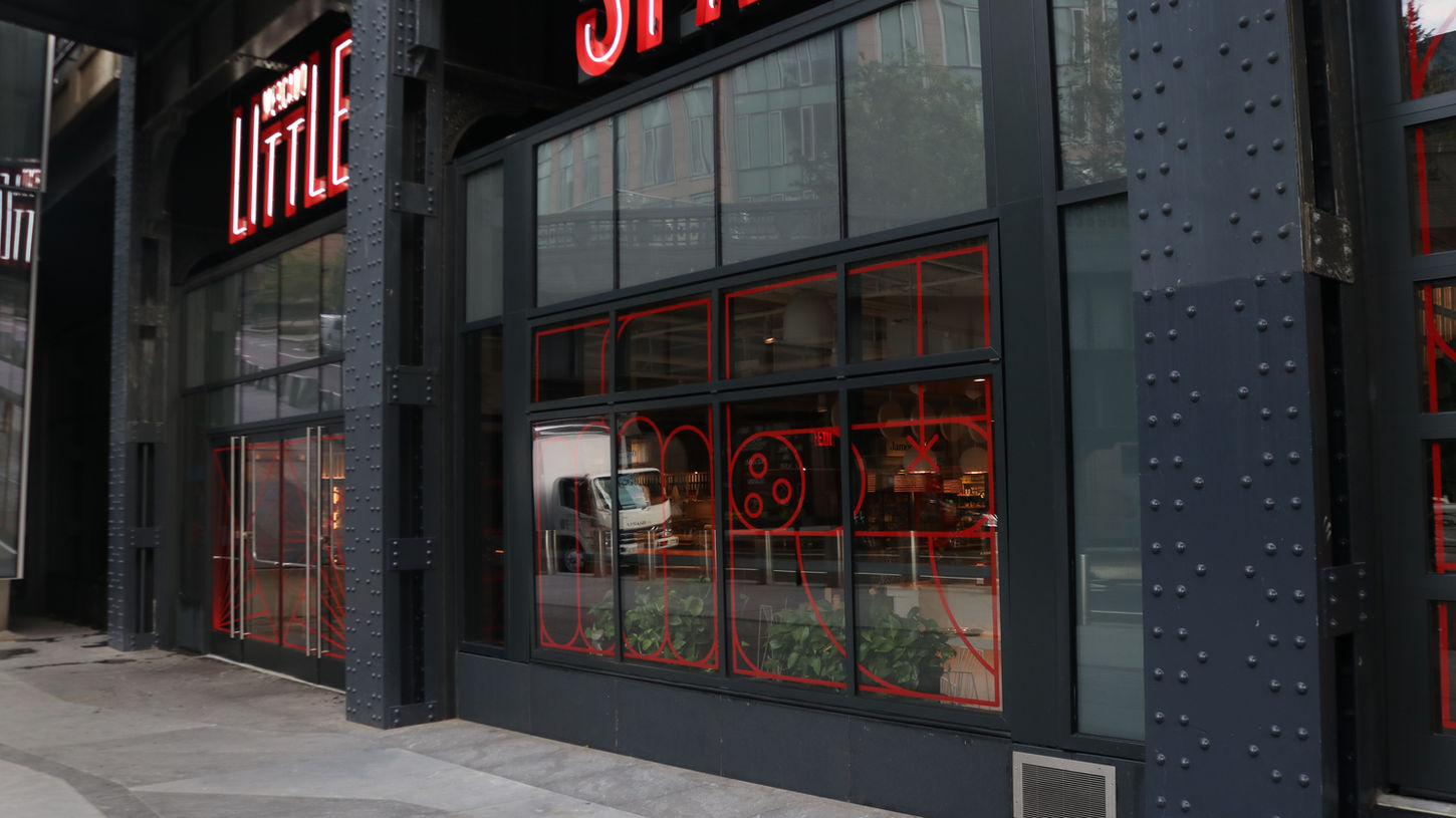 This New York City restaurant uses the Hinge to open up to the street.