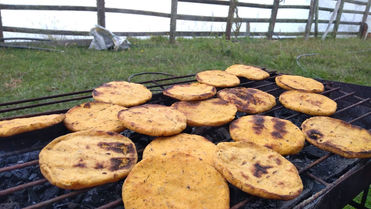 AREPA AMARILLA DE PURO MAIZ CRIOLLO PELADO