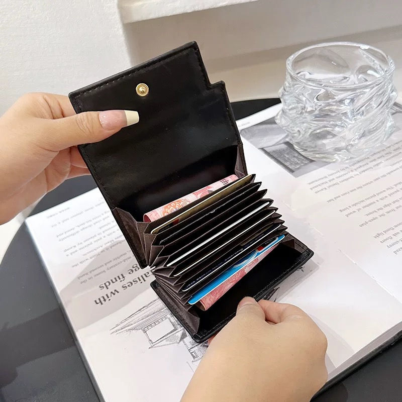 Thumbnail: 多卡位防磁真皮包NYY3711524