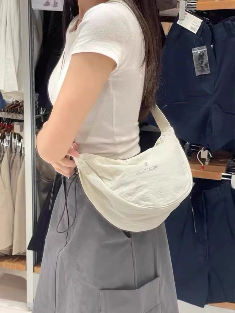 Thumbnail: 【L.L.輕感餃子包】