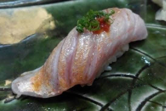 縮圖：《日本 🇯🇵 Hamachi 油甘魚刺身》 每一磅