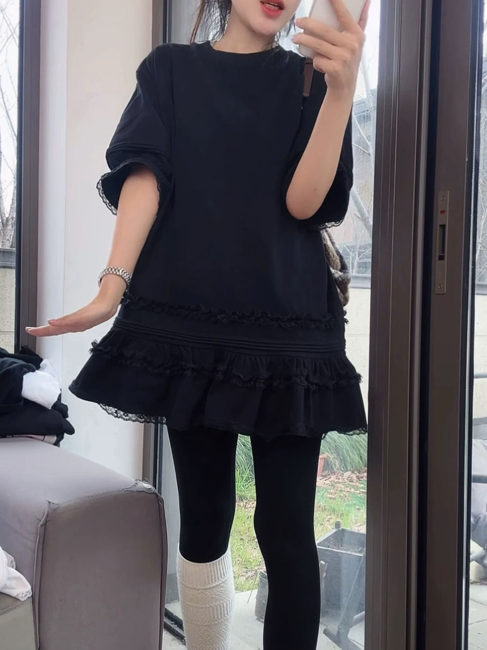 Thumbnail: Lace 荷葉邊中長Top