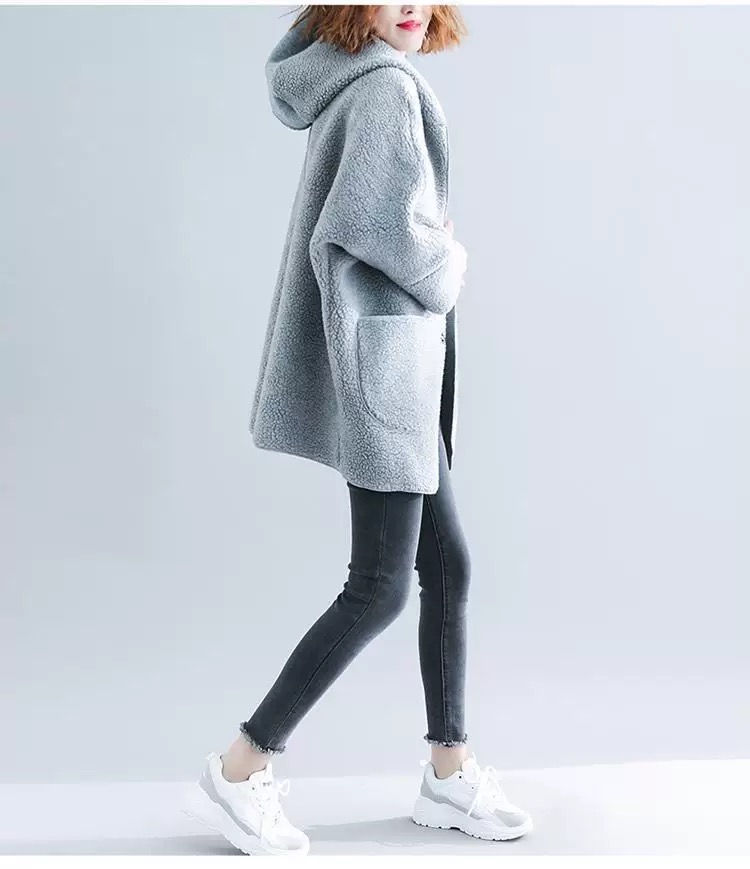 Thumbnail: 灰色寬鬆羊羔連帽中長外套NYY5712765