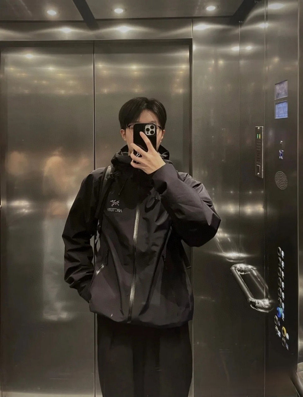 Thumbnail: 始祖鳥情侶衝鋒衣