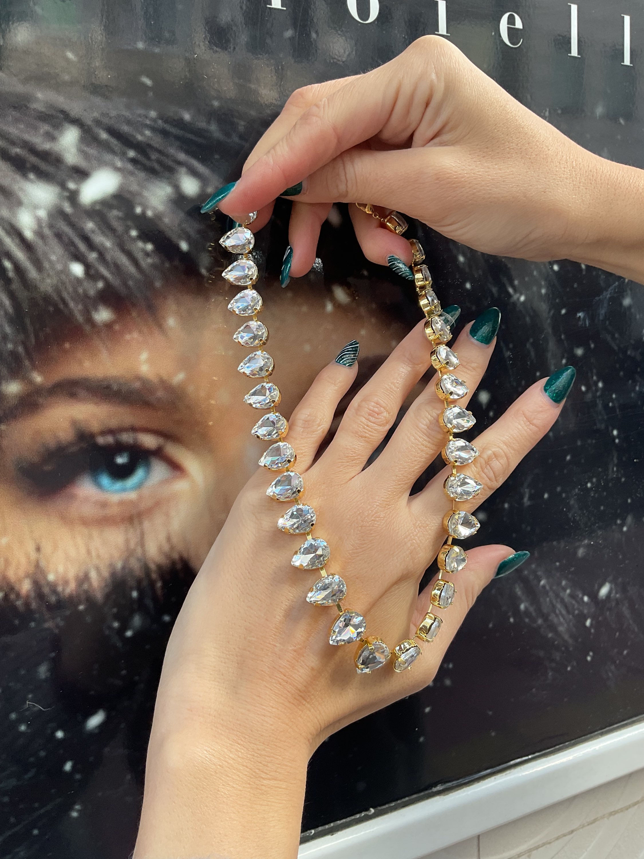 Fn8577  Ατσάλινο αριστοκρατικό κολιέ με λαμπερά κρύσταλλα.