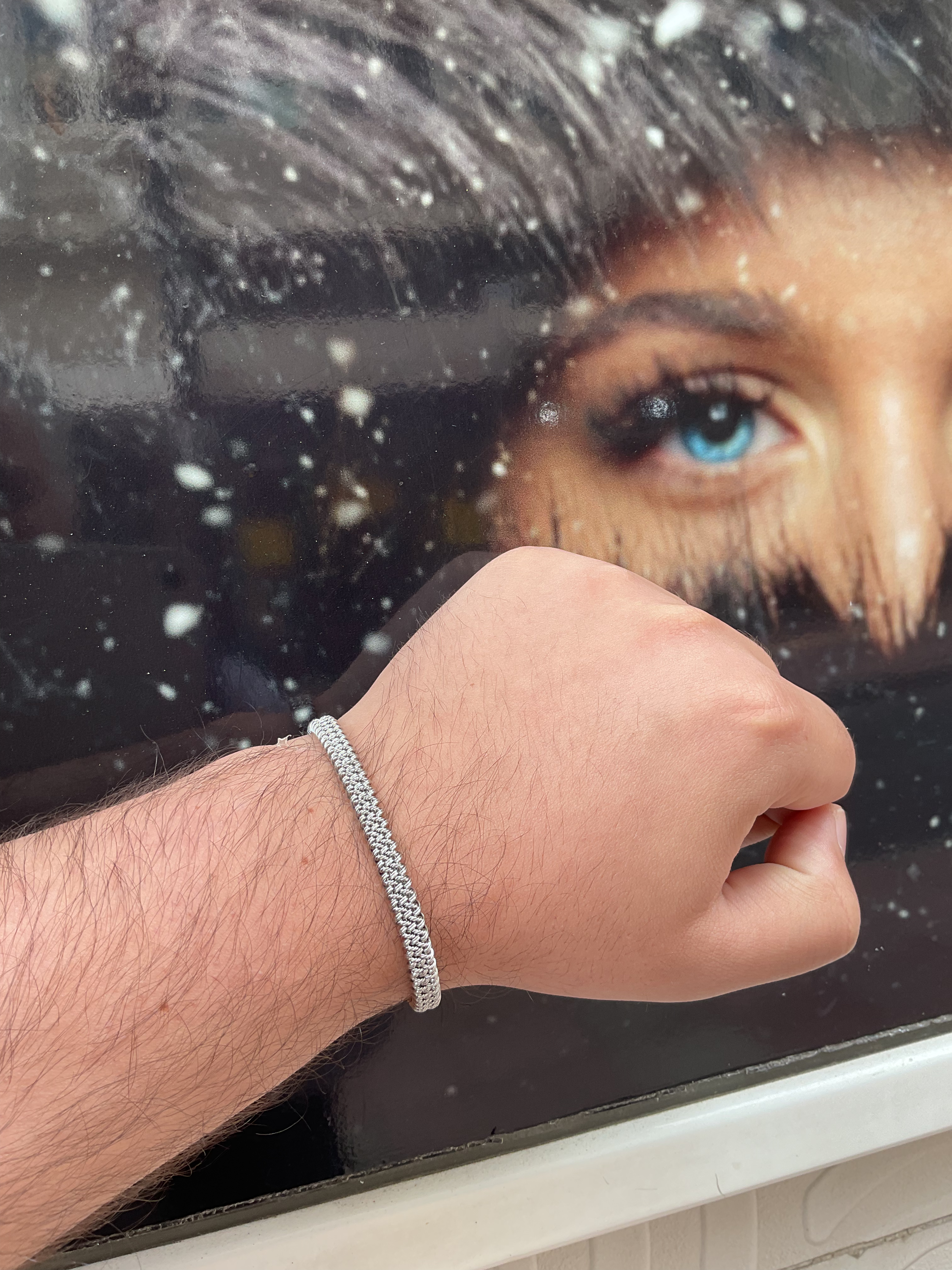 Fb8136 Ατσάλινη λεπτή εύκαμπτη ανδρική χειροπέδα,ανοιχτή από κάτω.