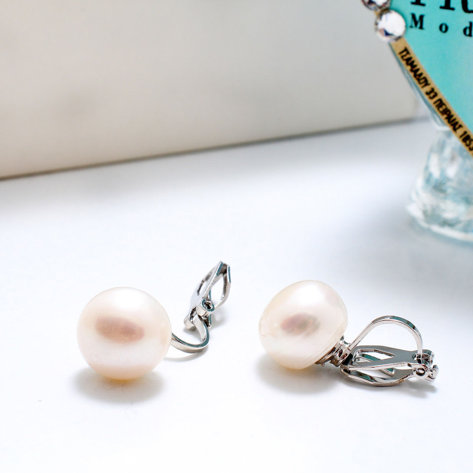 Fe7238 Σκουλαρίκια με κλιπ σε επάργυρο, με μαργαριτάρι