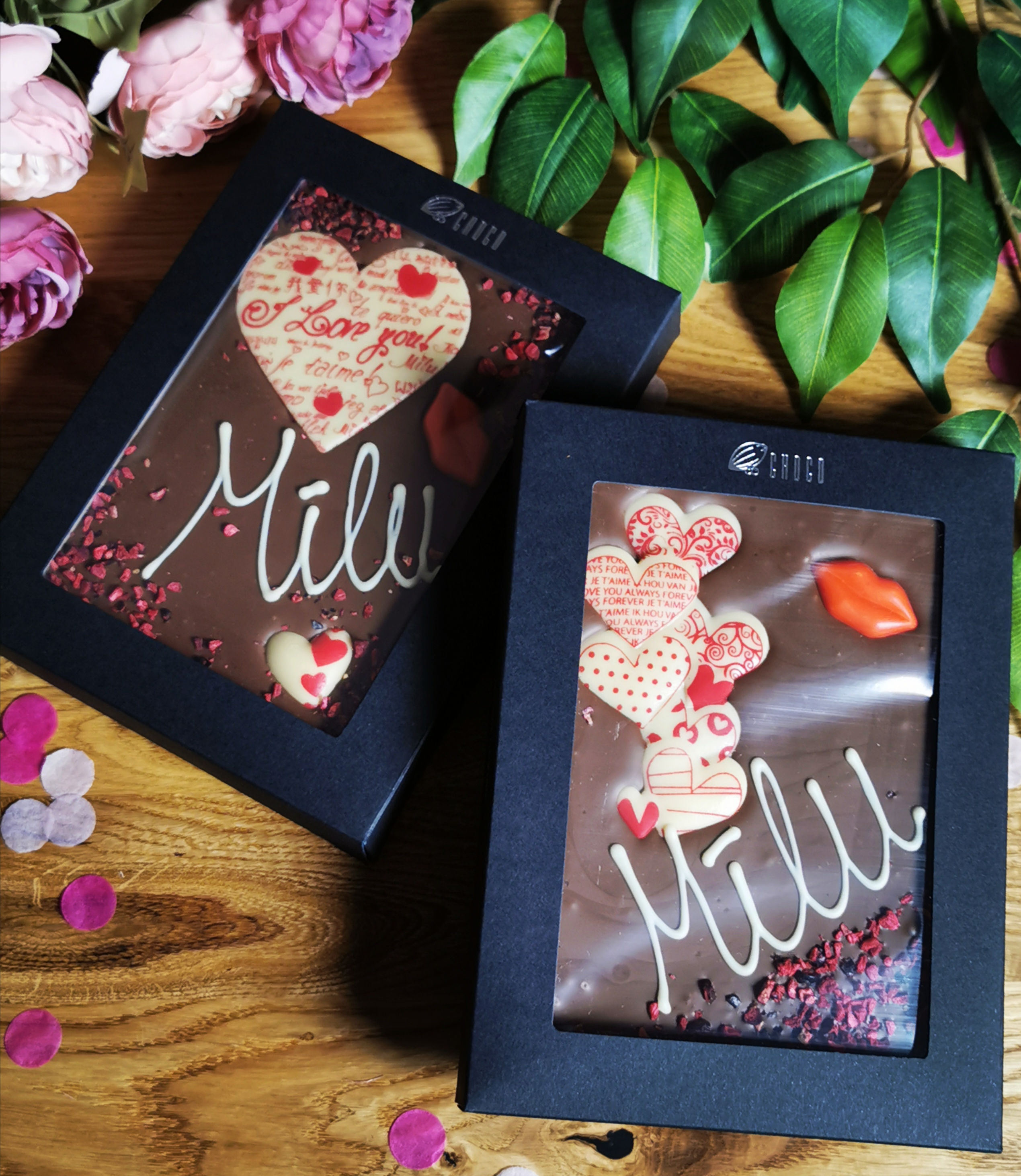 Lielā tāfelīte ar uzrakstu MĪLU - piena šokolāde