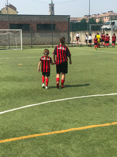 foto al femminile di schiena.jpeg