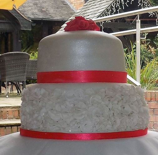 2 Tier wedding cake
