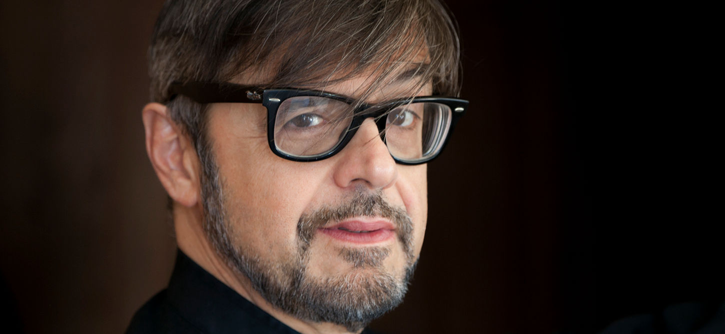 Foto di Claudio 'Greg' Gregori su sfondo nero. uno spettacolo che andrà in scena al Teatro Bobbio de La Contrada di Trieste