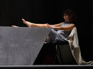 Fotografia dello spettacolo Pazza, una produzione La Contrada Teatro Stabile di Trieste