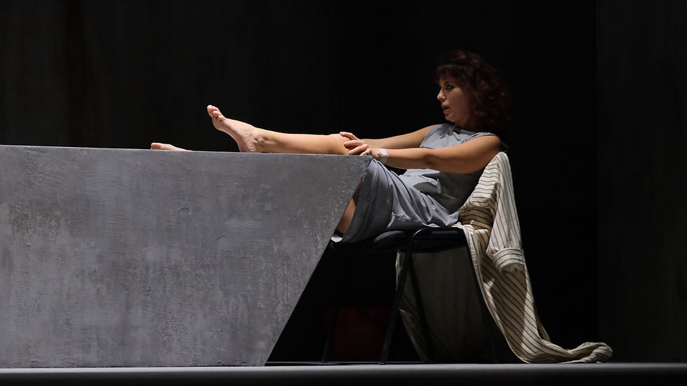 Fotografia dello spettacolo Pazza, una produzione La Contrada Teatro Stabile di Trieste