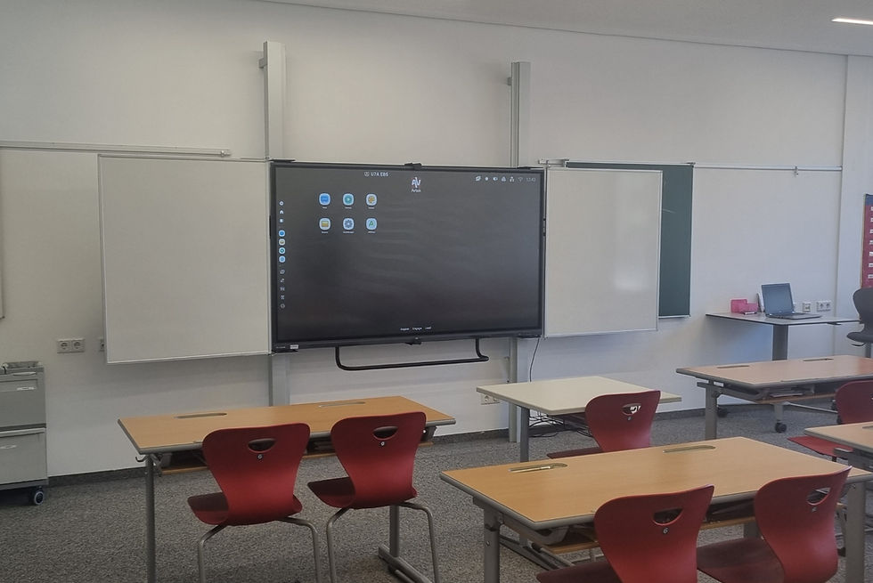 Schulwolf Schultafel in Klassenzimmer