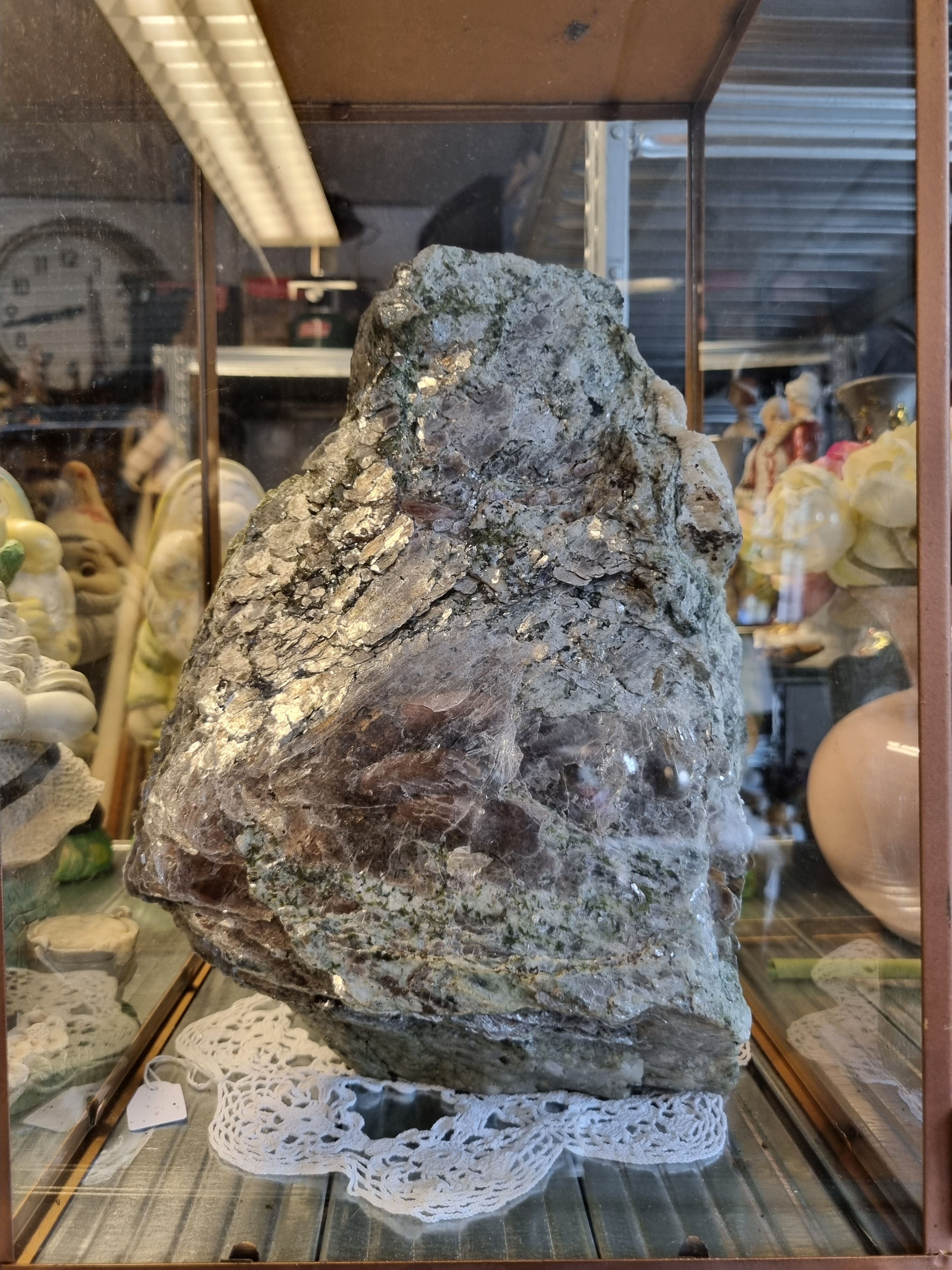 Tourmaline Bergkristal 272027 cm - 10 kg - uit Sri Lanka