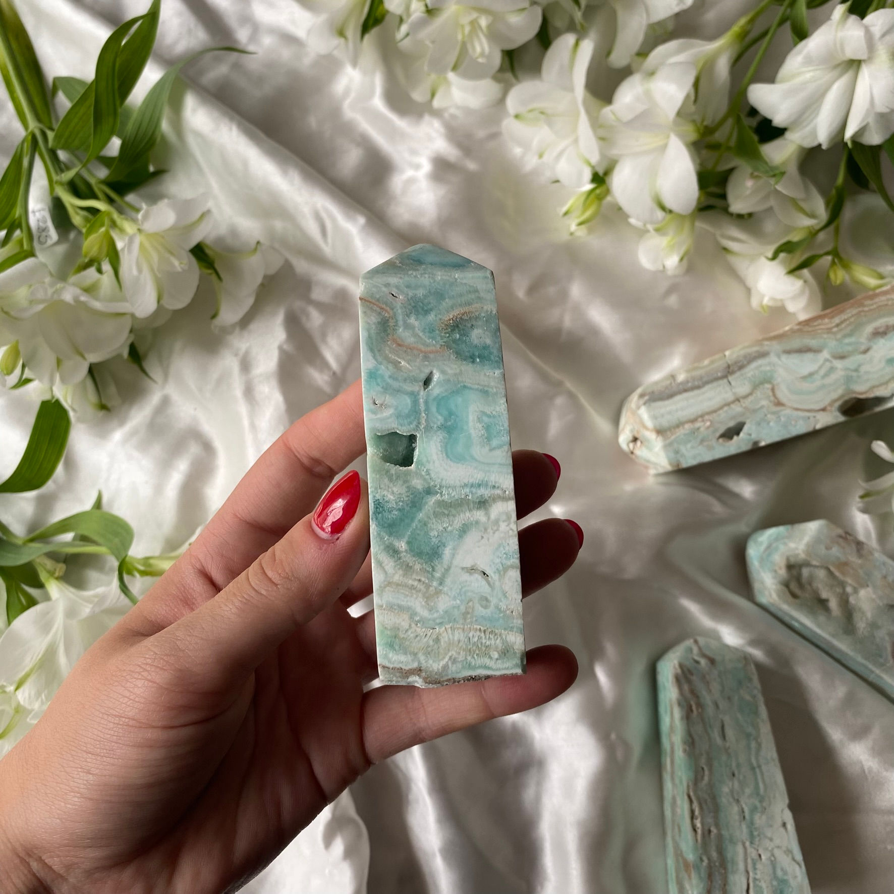 Blue aragonite point 30a