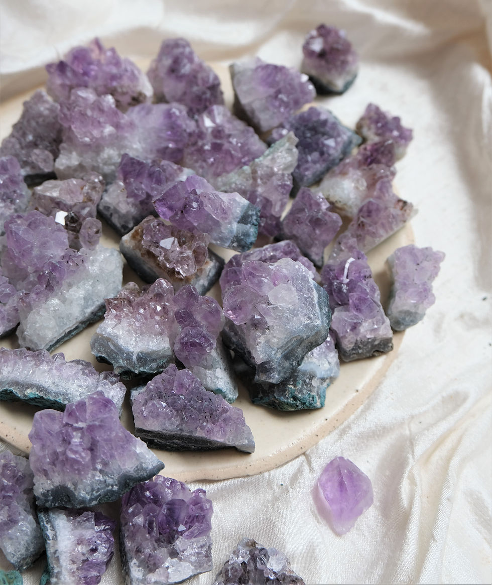 Thumbnail: Mini amethyst clusters