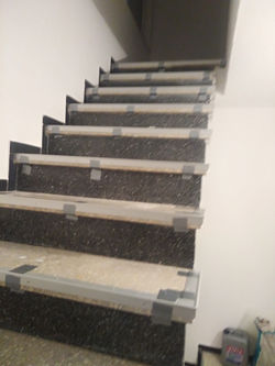 Das Belegen von Treppen ist Zeitintensiv aber meistens günstiger als eine neue Treppe