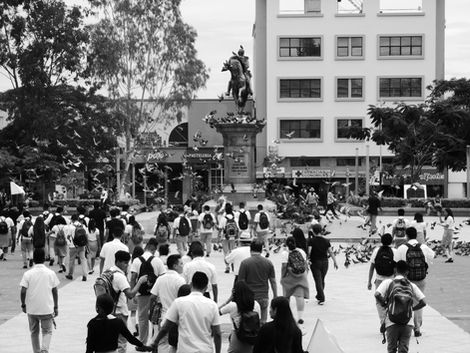 Centrear (verb. desplazarse)