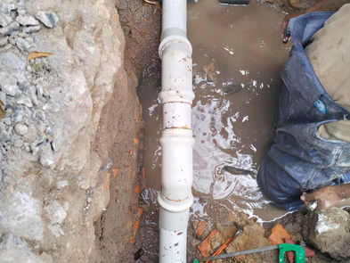 Recupera Interapas importante caudal de agua de una fuga subterránea en la colonia Altamirano |