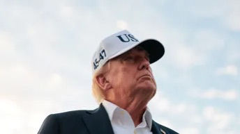 Trump rechaza frenar el desarrollo de la inteligencia artificial: “Quien gane con la IA, gana”