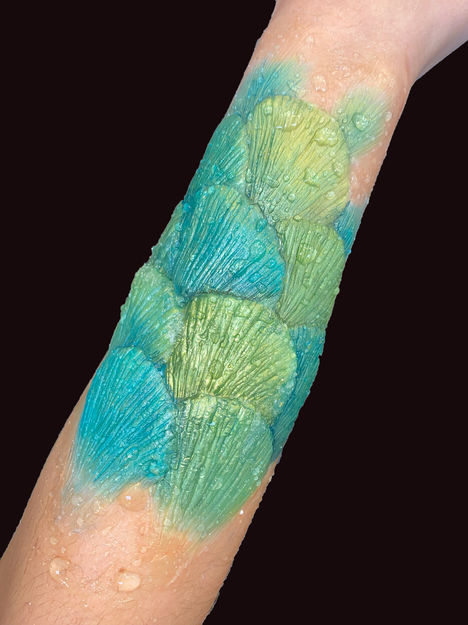 Iridescent silicone flat piece