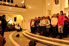 Schüler singen im Chor beim Klassengottesdienste