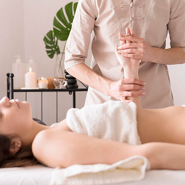 hand-massage-concept_23-2148531160.jpg