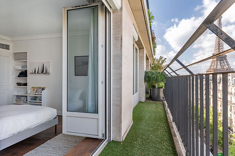 paris-suffren-chambre2-balcon.jpg