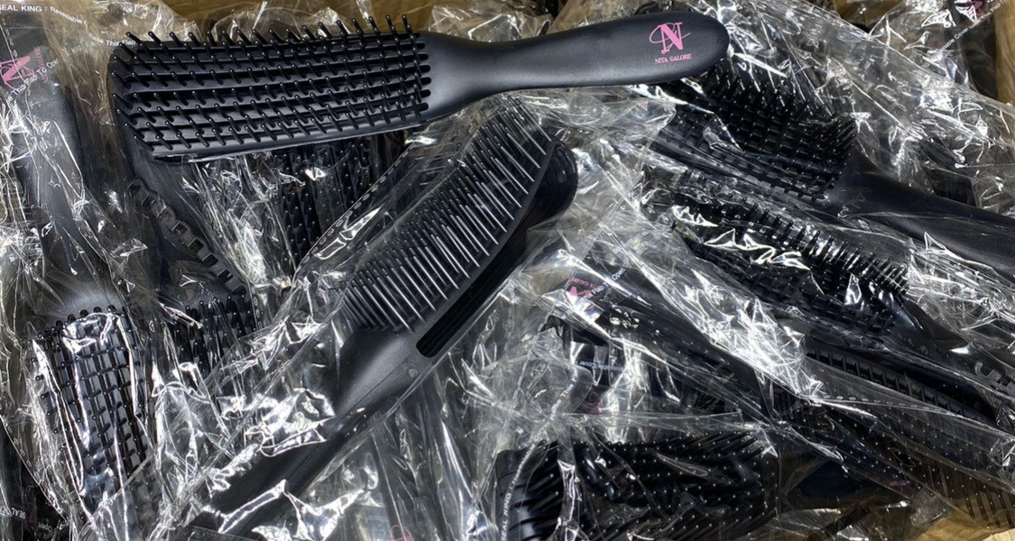 Nita Galore's Detangle Brush