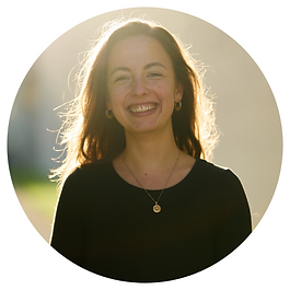 Foto von Mirjam, die im MY TURN Dancestudio Schwangeren-Yoga anbietet.