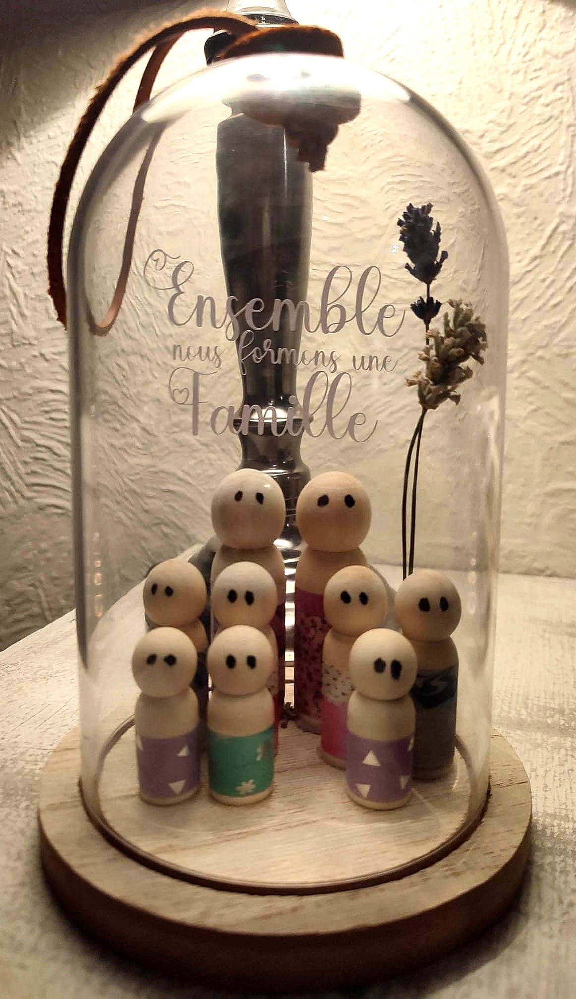 Cloche avec personnage famille