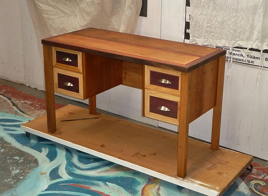 desk018.jpg