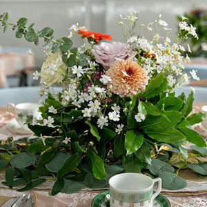 "Elegante Bloemstukken als Tafeldecoratie"