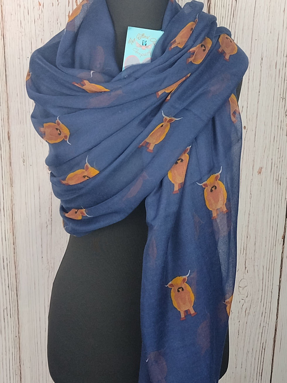 Thumbnail: WOMEN'S SCOTTISH HIGHLAND CATTLE SCARF - NAVY GIFT WRAP /BOX