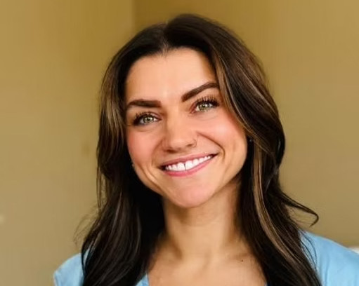 Christine Pontes headshot