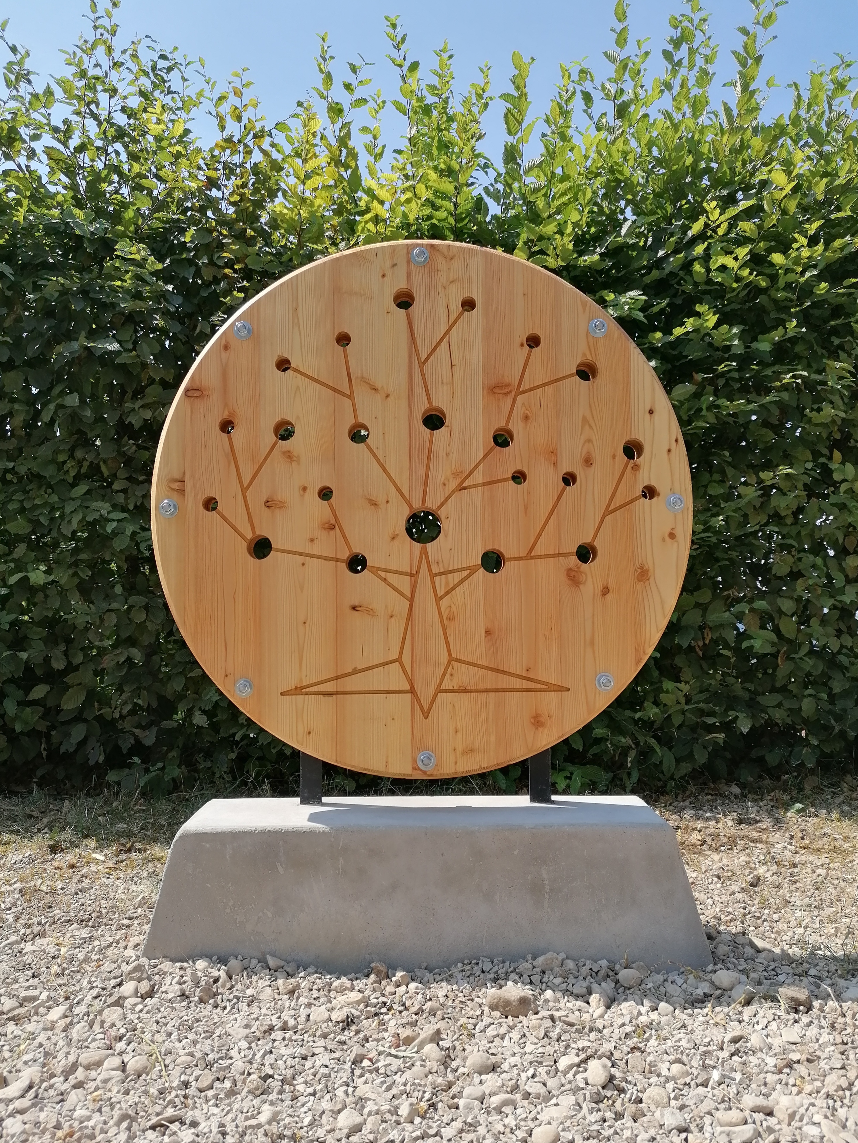 Stèle mélèze | Montcusel